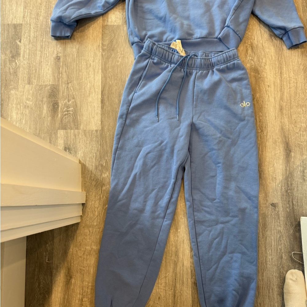 Alo Sweat Set - Picture 2 of 3